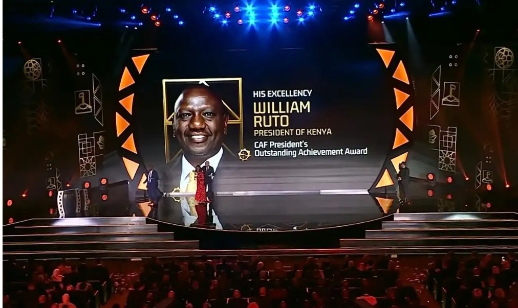 CAF HONOURS PRESIDENT RUTO WITH AN AWARD 