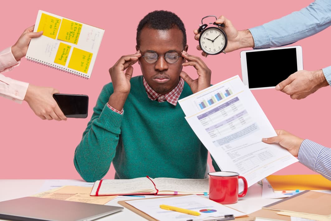 a person overwhelmed with work because he did not plan his time well